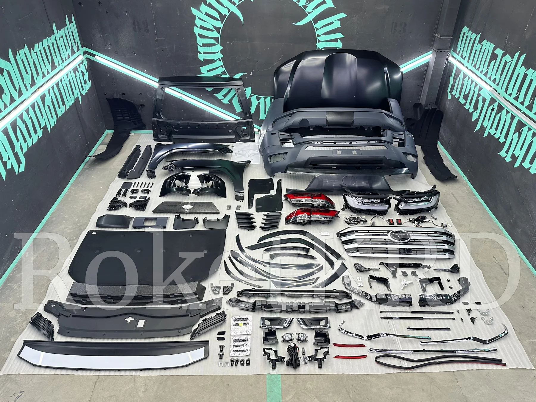 Рестайлинг Toyota Land Cruiser 200 в 300 (зад крылья)