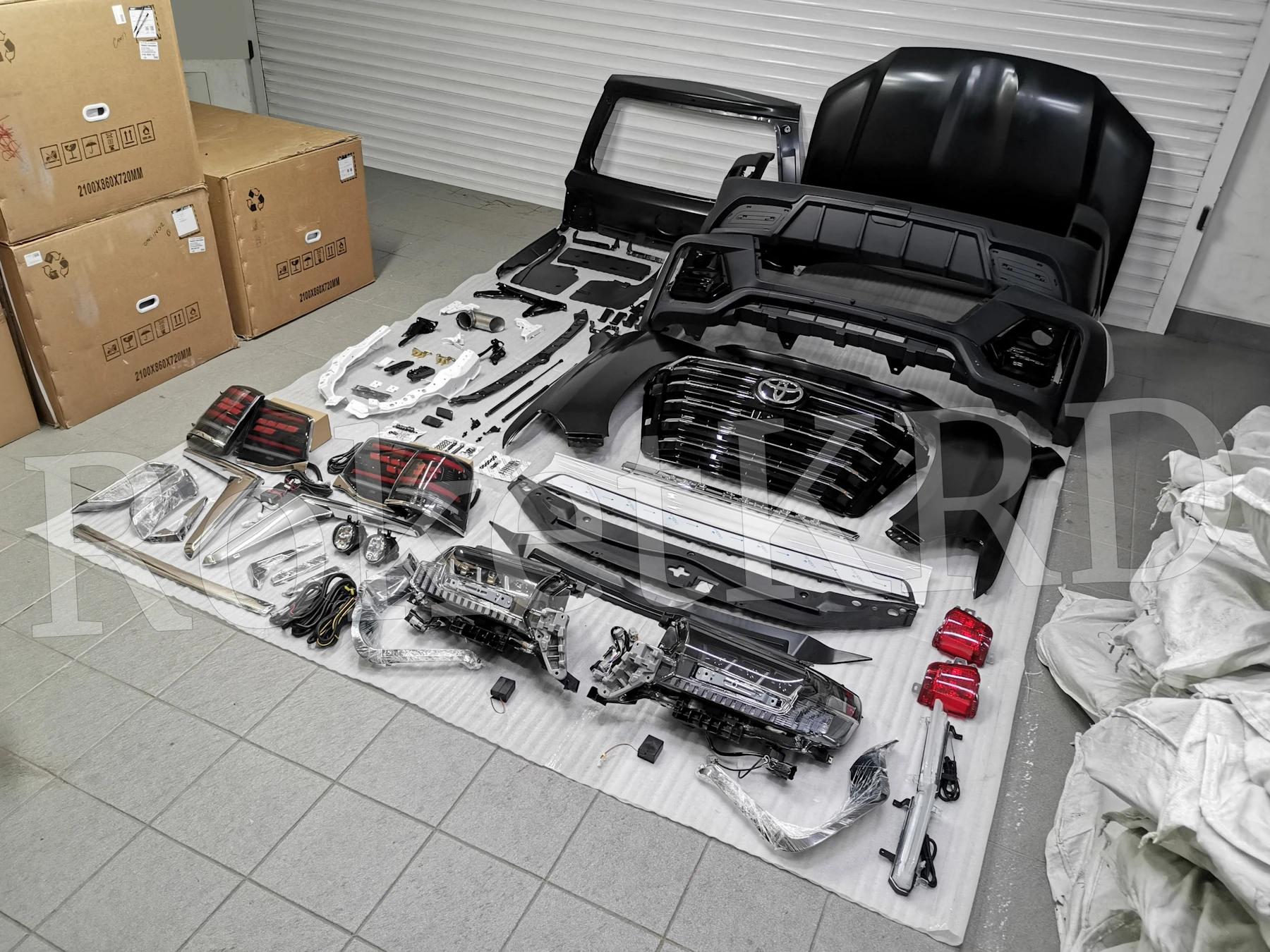 Рестайлинг Urban Sport Toyota Land Cruiser 200