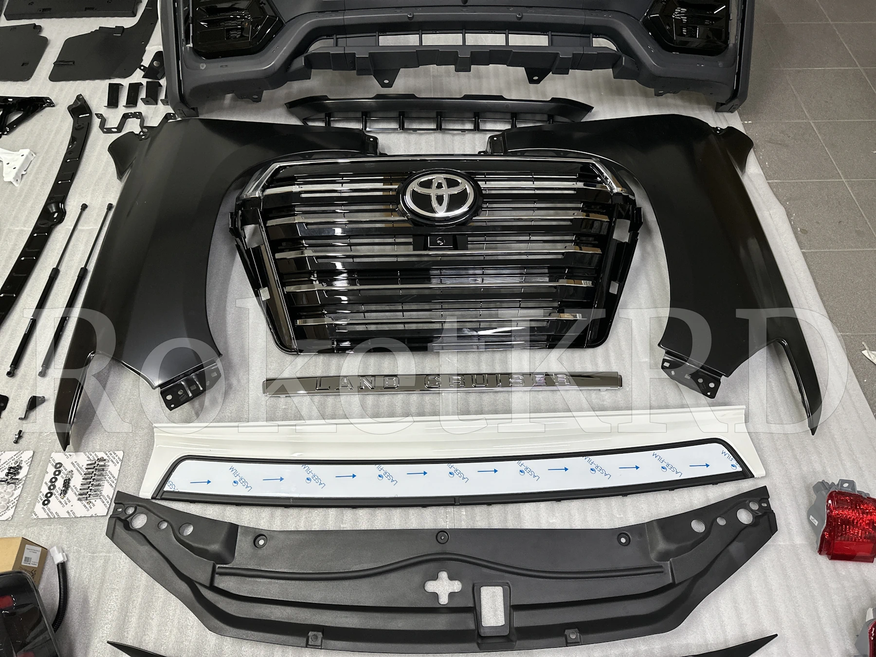 Рестайлинг Urban Sport Toyota Land Cruiser 200