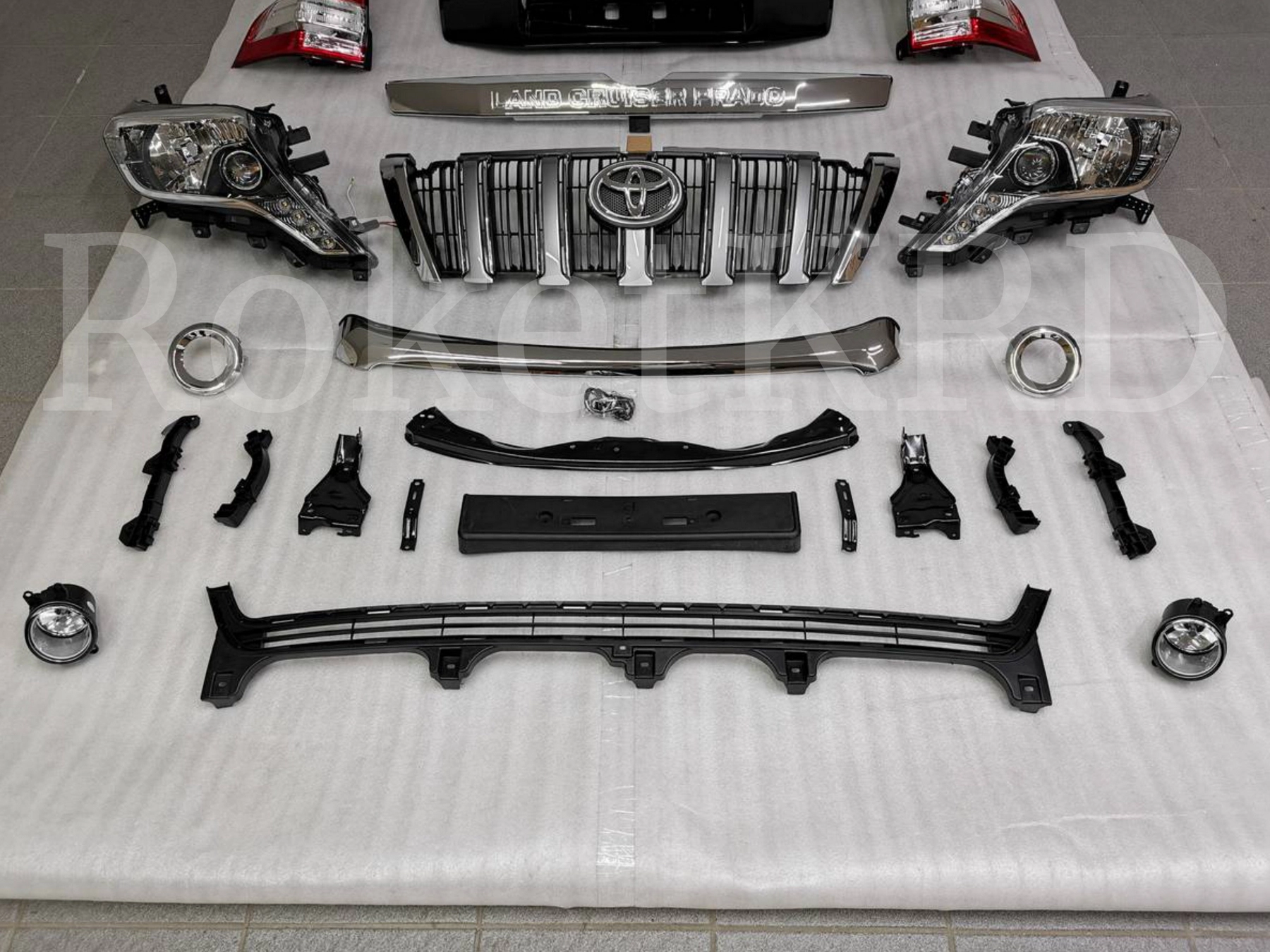 Рестайлинг Toyota Land Cruiser Prado 150 2013+ (черный)