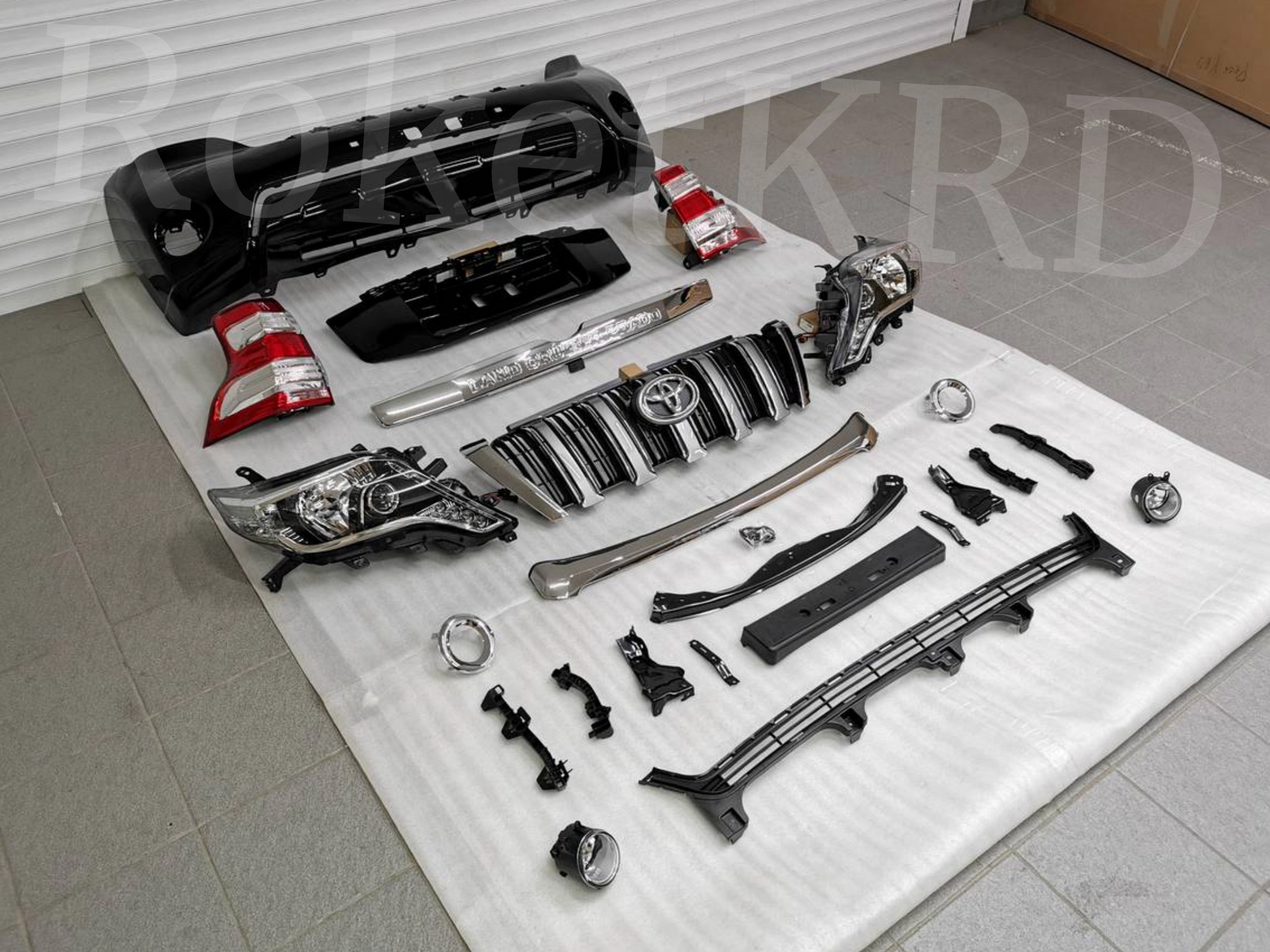 Рестайлинг Toyota Land Cruiser Prado 150 2013+ (черный)