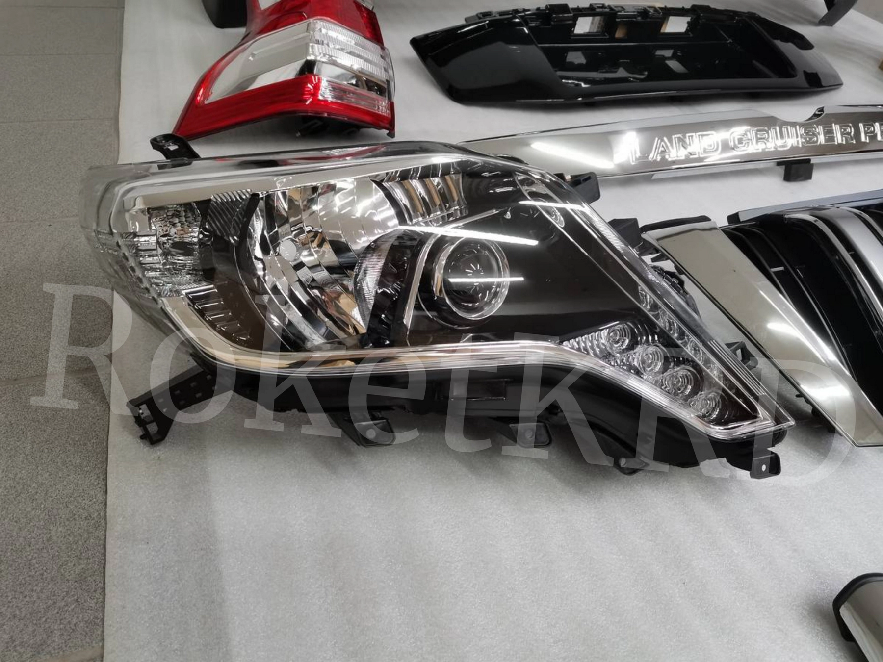 Рестайлинг Toyota Land Cruiser Prado 150 2013+ (черный)