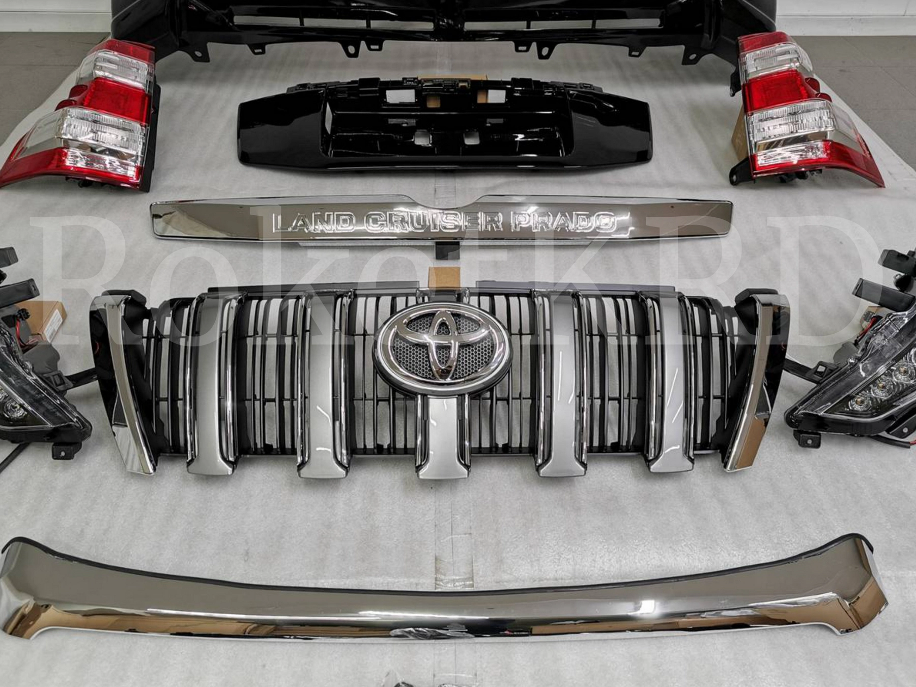 Рестайлинг Toyota Land Cruiser Prado 150 2013+ (черный)