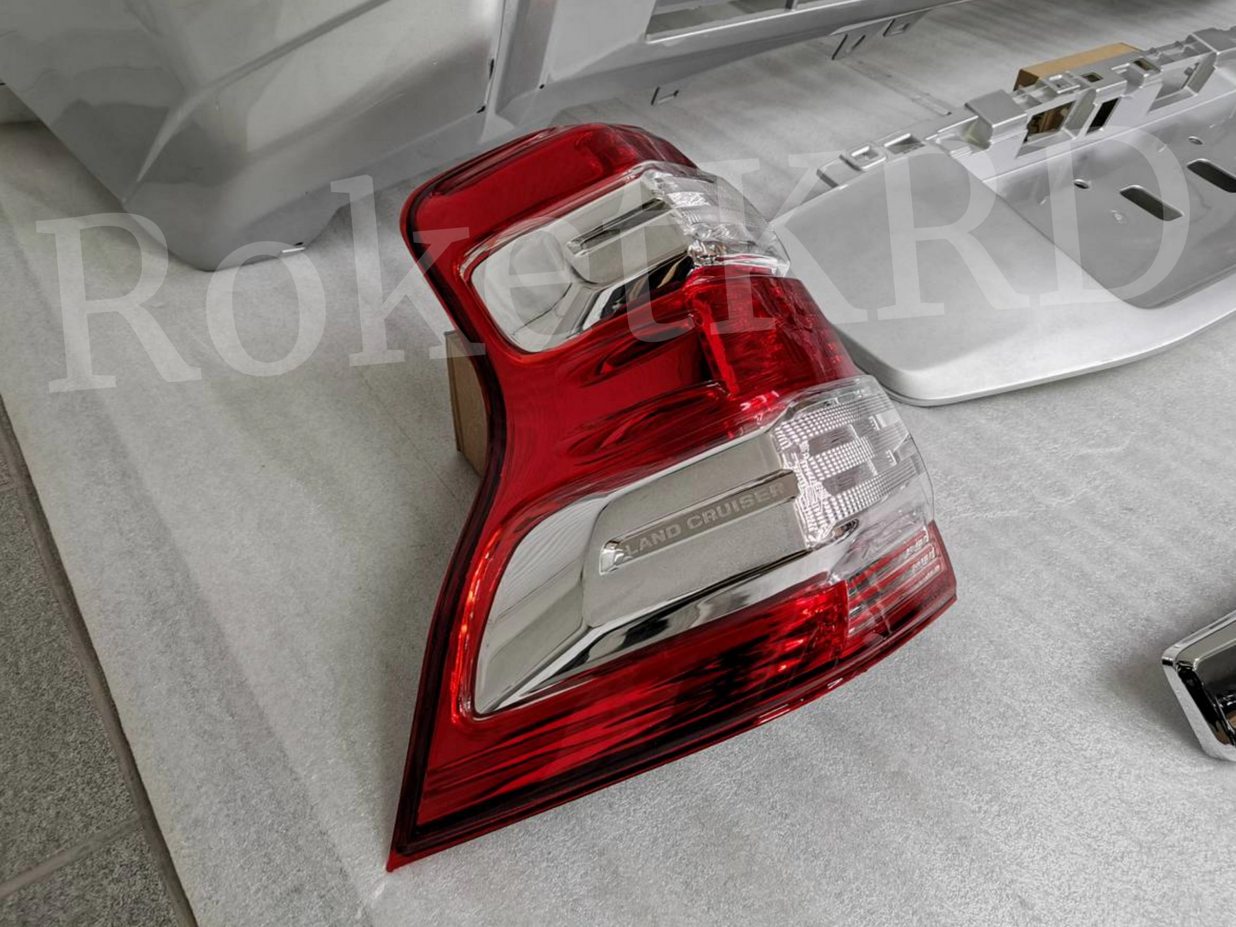 Рестайлинг Toyota Land Cruiser Prado 150 2013+ (серебро)
