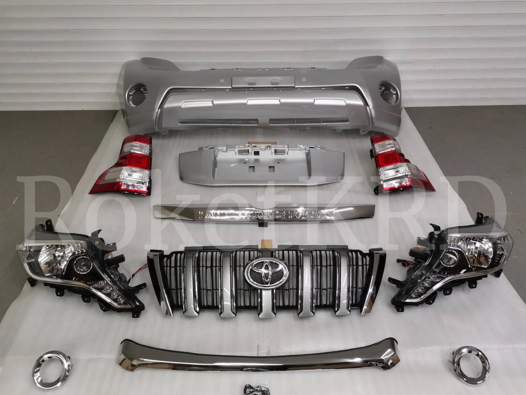 Рестайлинг Toyota Land Cruiser Prado 150 2013+ (серебро)